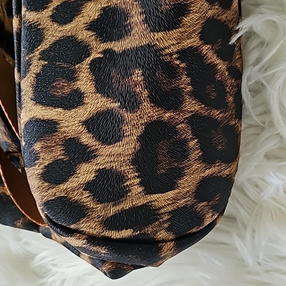 Leopard Print Backpack with Multicolored Shoulder Strap and Wristlet NWOT - Picture 4 of 12